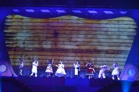 私立恵比寿中学 東西大学芸会2014「エビ中のおもちゃビッグガレージ」神戸ワールド記念ホール公演の様子。