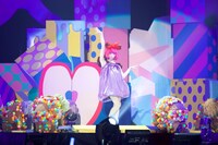 早替えイリュージョン1着目のスタイル。 （Photo by Aki Ishi）