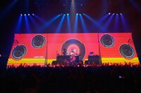 電気グルーヴ「電気グルーヴ25周年記念ツアー “塗糞祭”」11月8日の東京・Zepp Tokyo公演の様子。