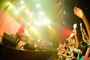 電気グルーヴ「電気グルーヴ25周年記念ツアー “塗糞祭”」11月8日の東京・Zepp Tokyo公演の様子。