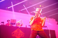 電気グルーヴ「電気グルーヴ25周年記念ツアー “塗糞祭”」11月8日の東京・Zepp Tokyo公演の様子。