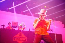 電気グルーヴ「電気グルーヴ25周年記念ツアー “塗糞祭”」11月8日の東京・Zepp Tokyo公演の様子。