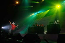 電気グルーヴ「電気グルーヴ25周年記念ツアー “塗糞祭”」11月8日の東京・Zepp Tokyo公演の様子。