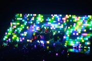 電気グルーヴ「電気グルーヴ25周年記念ツアー “塗糞祭”」11月8日の東京・Zepp Tokyo公演の様子。