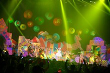 「きゃりーぱみゅぱみゅのからふるぱにっくTOY BOX」11月9日の東京・国立代々木第一体育館公演の様子。 （Photo by Aki Ishi）