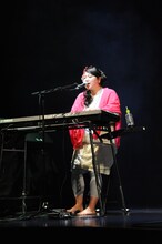 仲宗根泉（Key, Vo）