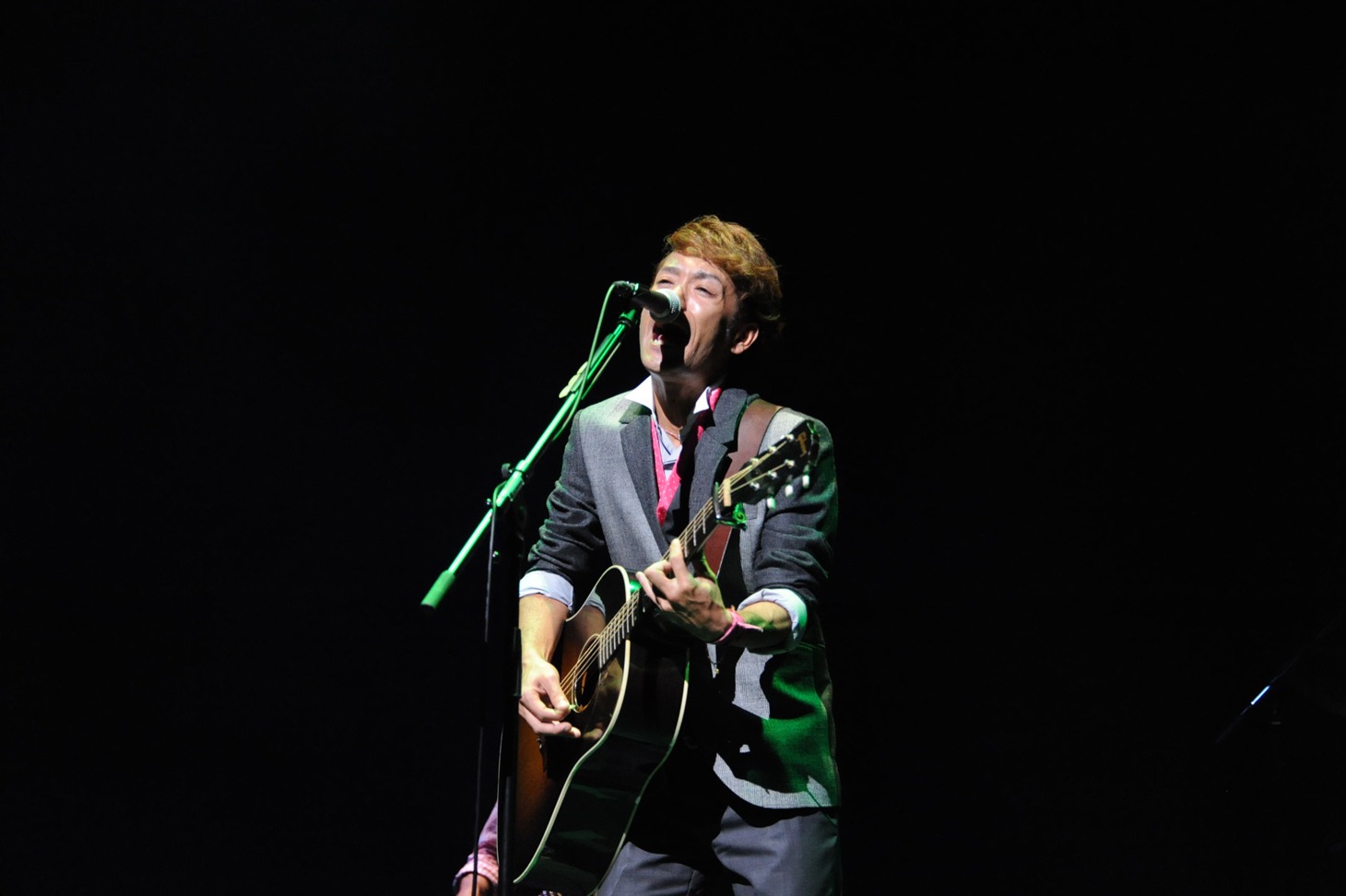 新里英之（Vo, G）