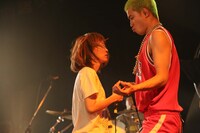 左から川本真琴、タイガー山村（どついたるねん）。