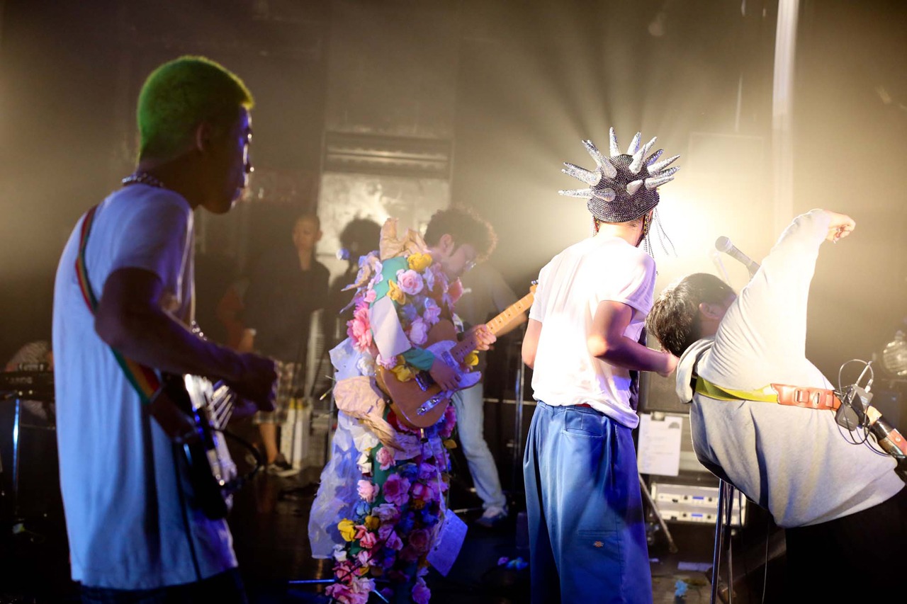 どついたるねんワンマンライブ「第2回オナラプープーまつり」の様子。