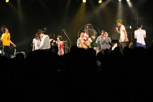 どついたるねんワンマンライブ「第2回オナラプープーまつり」アンコールの様子。