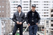 写真左から般若、tha BOSS。