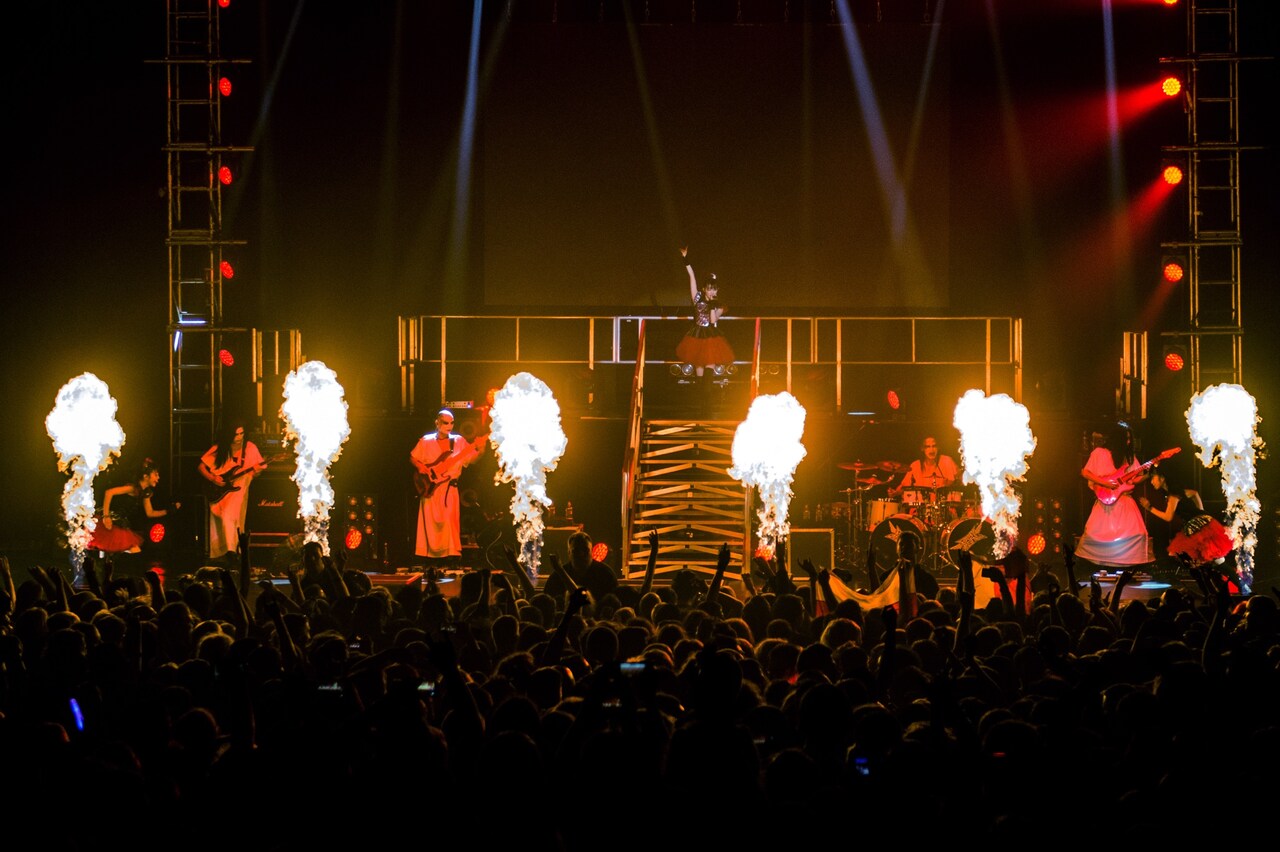 BABYMETAL「BABYMETAL BACK TO THE USA / UK TOUR 2014」イギリス・O2 Academy Brixton公演の様子。（Photo by Dana (distortion) Yavin）