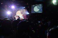 花澤香菜「KANAight」のライブパートの様子。