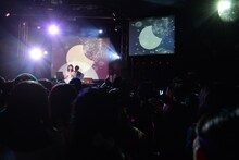 花澤香菜「KANAight」のライブパートの様子。