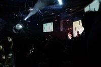 花澤香菜「KANAight」のライブパートの様子。