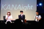 花澤香菜「KANAight」のトークパートの様子。