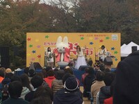 「たちかわ楽市2014」にてフリーライブを行った赤い公園。