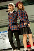 左から菅谷梨沙子、夏焼雅