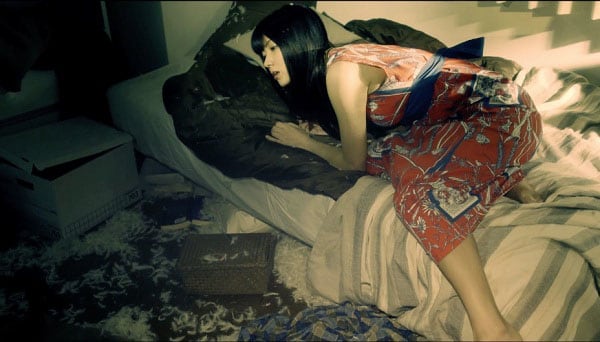 THE ORAL CIGARETTES「嫌い」PVのワンシーン。