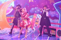 キング・クリームソーダのスタジオライブの様子。(c)フジテレビ