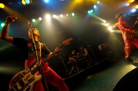 SUNSET BUS（撮影：半田安政[Showcase]）