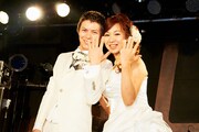 10月26日に行われた結婚パーティでの、指輪交換の様子。左から寺尾順平、やよい。（Photo by Toyoko Iwahashi）