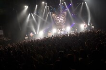 かりゆし58「☆ハイサイロード～大金星～2014-15」赤坂BLITZ公演の様子。