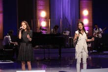 左から西野カナ、倉木麻衣。