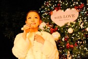 「with LOVE TREE」の前でパフォーマンスした西野カナ。
