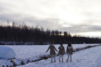 サーリセルカへ移動中、途中下車して撮影するNegicco。