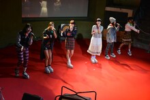 Little Glee Monsterと當山みれい。