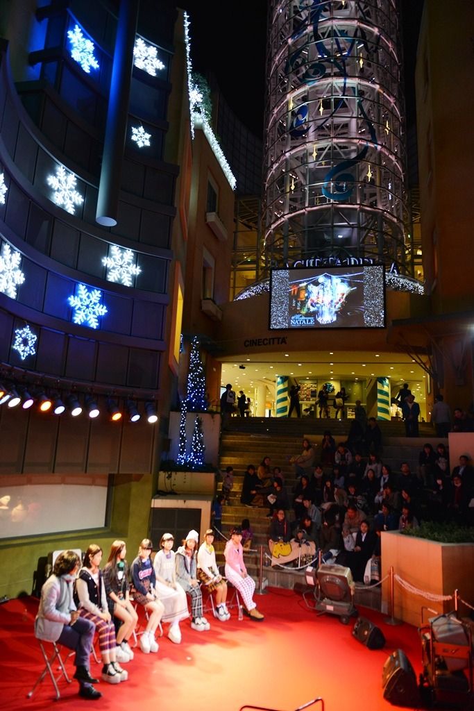 「NATALE 2014 ～ラ チッタデッラのクリスマス～」点灯式の様子。