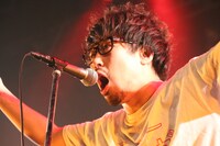 ヨコタシンノスケ（Key, Vo）（撮影：はいから）