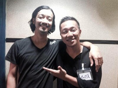 左から金子ノブアキ、Micro。