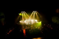 「くるりワンマンライブツアー2014『金の玉、ふたつ』」東京・中野サンプラザホール公演の様子。（撮影：五十嵐一晴）