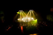 「くるりワンマンライブツアー2014『金の玉、ふたつ』」東京・中野サンプラザホール公演の様子。（撮影：五十嵐一晴）