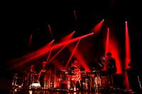 「くるりワンマンライブツアー2014『金の玉、ふたつ』」東京・中野サンプラザホール公演の様子。（撮影：五十嵐一晴）