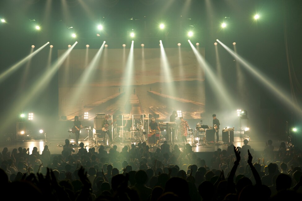 「くるりワンマンライブツアー2014『金の玉、ふたつ』」中野サンプラザ公演2日目の様子。（撮影：五十嵐一晴）