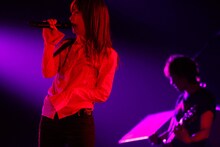 aiko。写真は10月31日の神奈川・横浜アリーナ公演の様子。（撮影：岡田貴之）