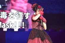 真山りかは11月8日に兵庫・神戸ワールド記念ホールで行われた私立恵比寿中学の単独公演で「Liar Mask」を初披露した。