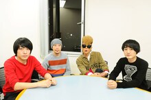 フジファブリックと綾小路翔（右から2番目）。