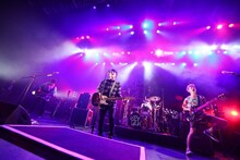 KEYTALK「KEYTALK SUPER EXPRESS TOUR 2014」東京・EX THEATER ROPPONGI公演の様子。