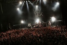 KEYTALK「KEYTALK SUPER EXPRESS TOUR 2014」東京・EX THEATER ROPPONGI公演の様子。