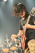 菅波栄純(G / THE BACK HORN)(撮影:橋本塁【SOUND SHOOTER】)