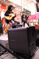 「電気はつくれる！ with Village Vanguard ソトコト的 でんきの教室」の様子。手前が今回使用された蓄電システム。