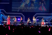 「残酷な天使のテーゼ」を歌う第1部オールキャスト。（撮影：上飯坂一）