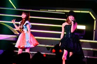 しょこたん（左）とPile（右）のデュエット。（撮影：上飯坂一）