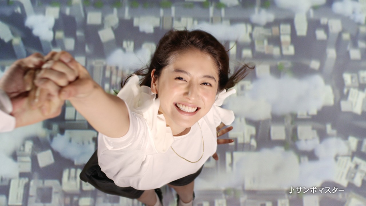 「ONE TAB」CM「ぎっちぎち篇」のワンシーン。
