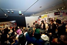 VAMPSが「VAMPS 13」の会場にサプライズで登場した際の様子。