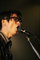 米田貴紀 （Vo, G / 夜の本気ダンス）（撮影：埼玉泰史）